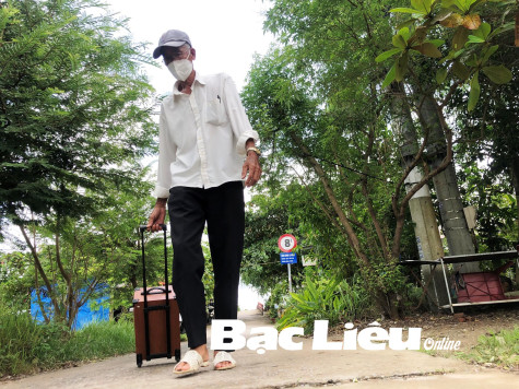 Ông Trương Văn Hóa và chiếc loa di động phòng, chống dịch