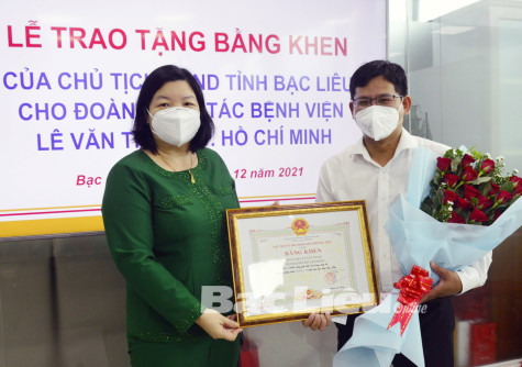 Tặng bằng khen của UBND tỉnh cho Bệnh viện Lê Văn Thịnh (TP. Hồ Chí Minh)