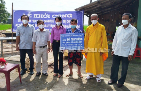 Xã Phong Thạnh Đông: Khởi công xây dựng nhà tình thương cho hộ có hoàn cảnh khó khăn