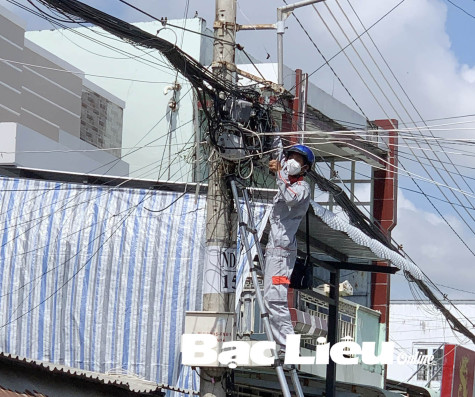 Chấn chỉnh “mạng nhện” cáp trên trụ điện: Cần tiếng nói chung