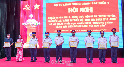 Vùng Cảnh sát biển 4 thực hiện có hiệu quả Chương trình “Cảnh sát biển đồng hành với ngư dân”