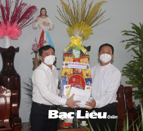 Tỉnh ủy - HĐND - UBND - Ủy ban MTTQ Việt Nam tỉnh: Thăm, tặng quà các tổ chức tôn giáo nhân dịp Giáng sinh năm 2021