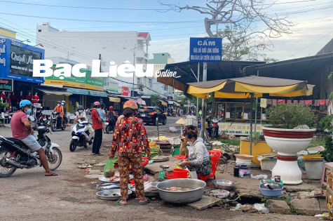 Cấm cứ cấm, bán vẫn bán?!