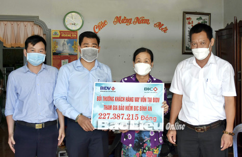 Công ty Bảo hiểm BIDV Miền Tây: Chi trả quyền lợi bảo hiểm hơn 227 triệu đồng cho người vay vốn bị thương tật vĩnh viễn