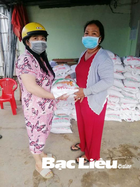 Chị Trần Thị Ngọc Liền: Gương sáng trên mặt trận phòng chống dịch COVID-19
