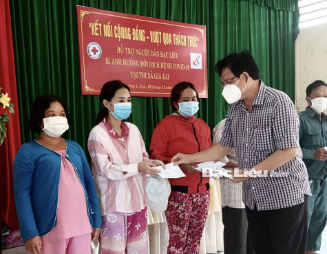 Trao 53 suất quà cho trẻ em mồ côi và gia đình có người tử vong vì dịch COVID-19