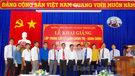 Công tác cán bộ qua 25 năm tái lập tỉnh: Xây nền tảng cho phát triển