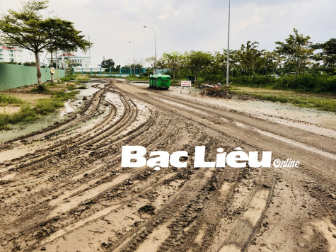 Cần xử lý bãi bùn gây mất an toàn giao thông