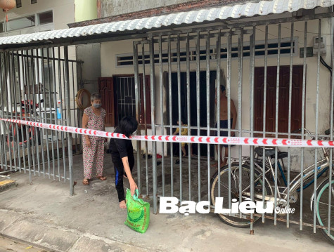 Trao tặng quà cho 270 người dân có hoàn cảnh khó khăn