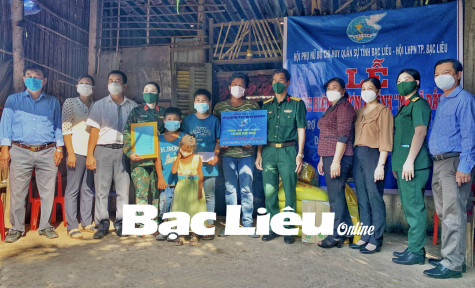 Nhận đỡ đầu và trao hỗ trợ cho 4 trẻ em mồ côi do dịch COVID-19