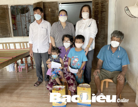 Quỹ Bảo trợ trẻ em tỉnh: Thăm, hỗ trợ quà cho 11 trẻ em mồ côi do dịch COVID-19