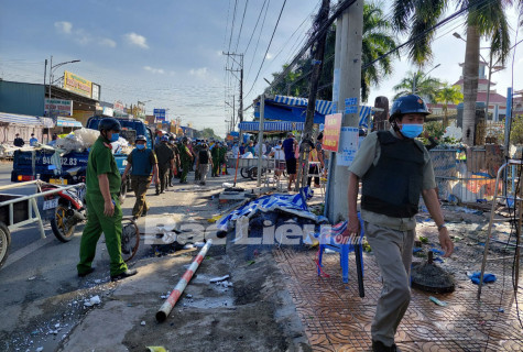 TX. Giá Rai: Ra quân giải tỏa lộ giới tuyến Quốc lộ 1A trước Nhà thờ Tắc Sậy