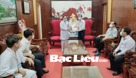 Tỉnh ủy - HĐND - UBND - Ủy ban MTTQ Việt Nam tỉnh: Thăm, chúc tết các đơn vị, cá nhân tại Cần Thơ và TP. Hồ Chí Minh
