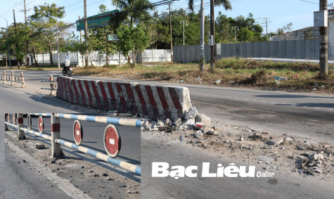 TP. Bạc Liêu: Dải phân cách hư hỏng không được sửa chữa