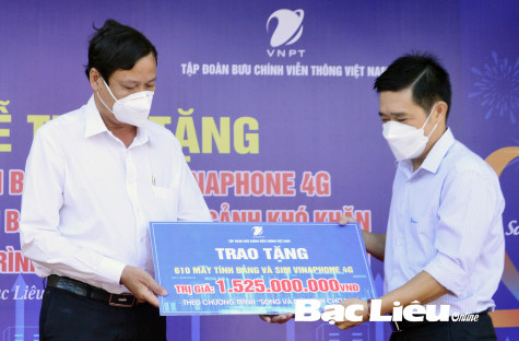 VNPT Bạc Liêu: Trao 610 máy tính bảng cho học sinh có hoàn cảnh khó khăn huyện Vĩnh Lợi