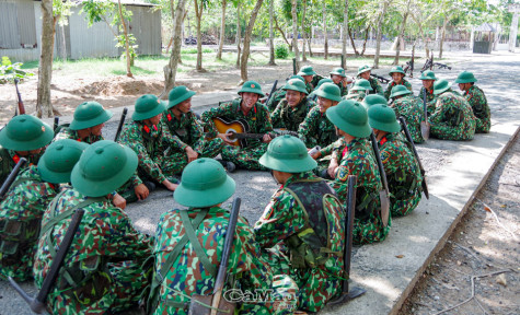 Trưởng thành trong quân ngũ