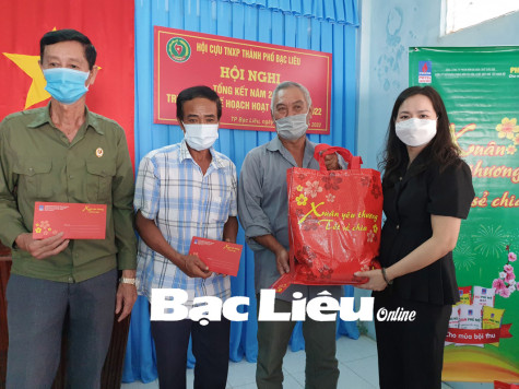 Chăm lo tết cho hội viên, người dân gặp khó khăn