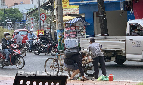 Việc tốt giữa phố