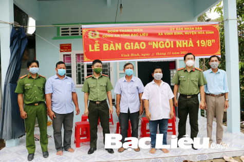 Lực lượng Công an mang tết đầm ấm đến với người dân
