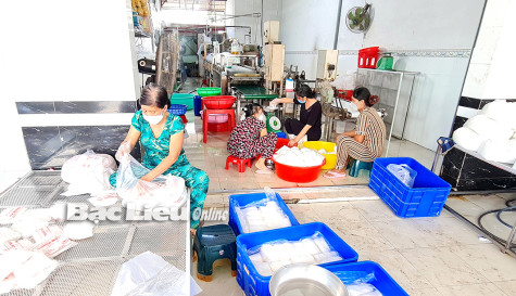Các cơ sở sản xuất thực phẩm truyền thống vào vụ Tết