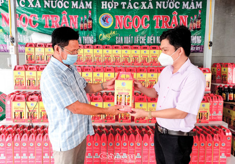 Phú Tân có 2 sản phẩm OCOP đạt 3 sao