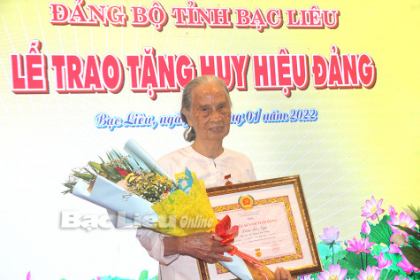 ​Sáng ngời những tấm gương đảng viên trung kiên