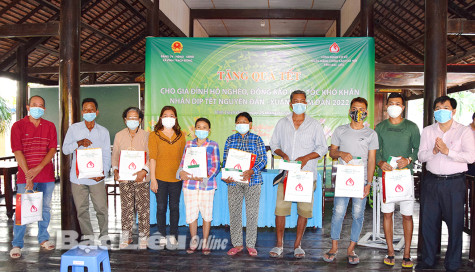 Mang xuân đến với hộ nghèo