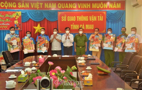 Chúc Tết các đơn vị làm nhiệm vụ đảm bảo trật tự an toàn giao thông dịp Tết