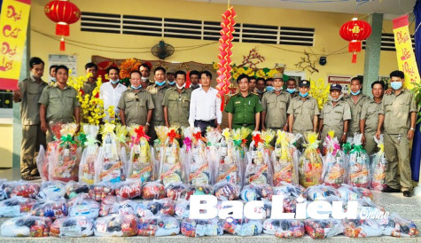Công an TX. Giá Rai: Tặng quà tết hơn 100 triệu đồng cho cơ sở thờ tự, tổ chức quần chúng