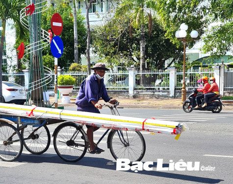 Giá cả leo thang, gánh nặng dồn lên vai người nghèo!