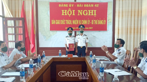 Thượng tá Dương Xuân Dũng giữ chức vụ Chính uỷ Hải đoàn 42