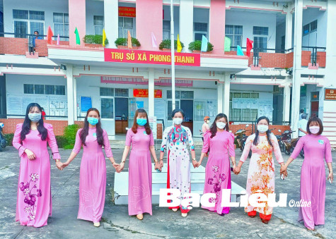 Nét đẹp Áo dài nơi công sở