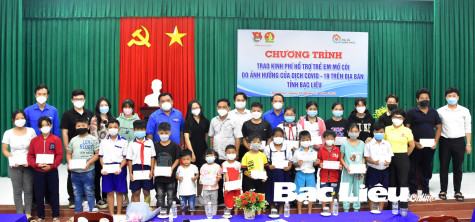 Hỗ trợ kinh phí cho 31 trẻ mồ côi cha, mẹ vì COVID-19