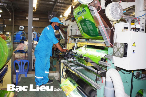 Chia sẻ khó khăn với lao động nhiễm COVID-19