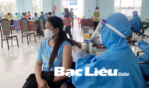 Đối tượng nào nên tiêm mũi 4 vắc-xin phòng COVID-19?