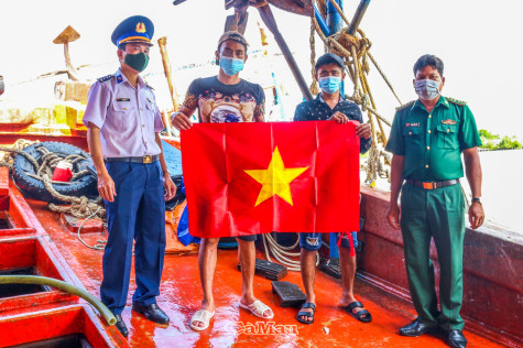 Cảnh sát biển đồng hành với ngư dân năm 2022