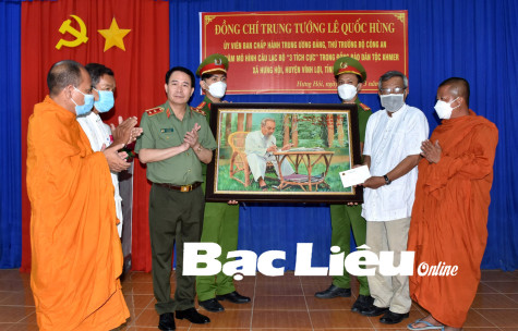 Thứ trưởng Bộ Công an - Lê Quốc Hùng thăm mô hình tự phòng, tự quản trong đồng bào dân tộc Khmer