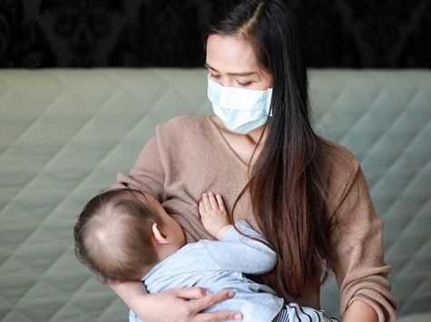 Mẹ là F0 điều trị tại nhà cho con bú thế nào?
