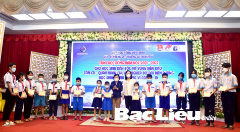 Quỹ học bổng Vừ A Dính và Câu lạc bộ “Vì Hoàng Sa - Trường Sa thân yêu”: Điểm tựa cho học sinh dân tộc, vùng biển có hoàn cảnh khó khăn