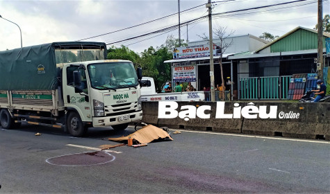 Người đàn ông tử vong tại chỗ sau va chạm với xe tải