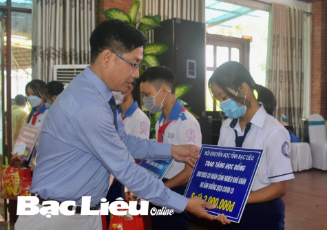 Công ty TNHH MTV Thương mại - Sản xuất - Trồng trọt Tân Tân: Hỗ trợ 598 triệu đồng cho học sinh có hoàn cảnh khó khăn tại Bạc Liêu
