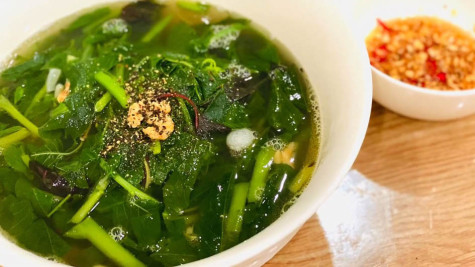Ăn món canh rau tập tàng, nhớ về một thời gian khó