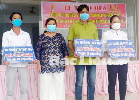 Tặng 260 phần quà, 3 căn nhà tình thương cho đồng bào Khmer