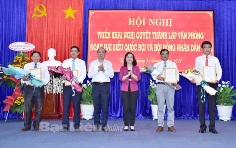 Thực hiện mô hình tổ chức mới và kiêm nhiệm chức danh trong công tác cán bộ: Có trọng tâm, trọng điểm và lộ trình phù hợp
