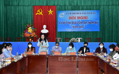 Hội LHPN 12 tỉnh khu vực Tây Nam bộ ký kết thi đua năm 2022
