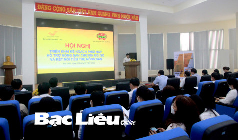 Hỗ trợ Nông dân bước lên sàn điện tử