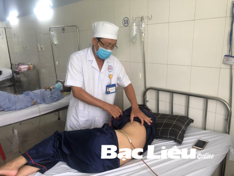 Bé gái 16 tuổi bị cha dượng đánh gây thương tích nặng