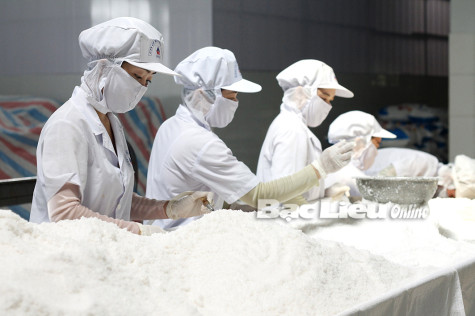 Đẩy mạnh phát triển công nghiệp chế biến và phát huy giá trị các làng nghề