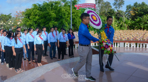 Hành trình “Khăn hồng vì đàn em”