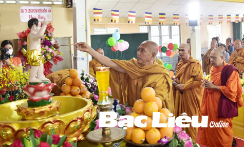 Lung linh sắc màu lễ Phật đản